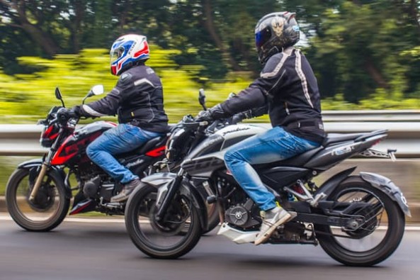 TVS-Apache-200-4V-vs-Bajaj-Pulsar-200-NS-9