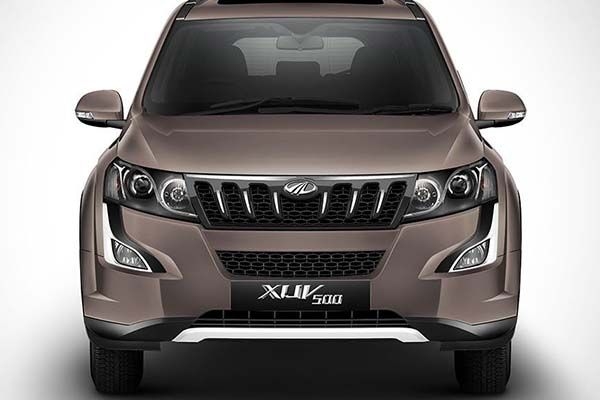 Mahindra XUV500 W6