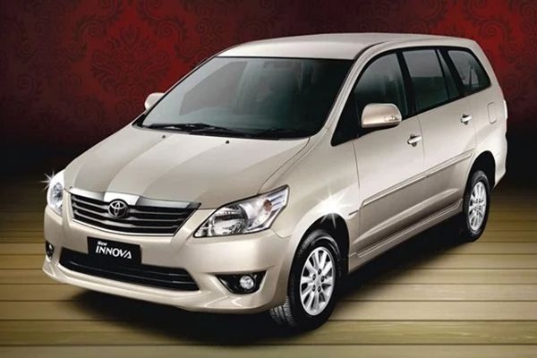 Toyota Innova 2.5 V E4 7 STR