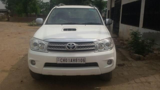 Used Toyota Fortuner 4x4 MT 2011