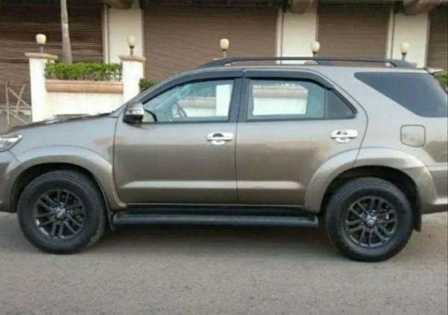 Used Toyota Fortuner 3.0 4x4 AT 2015