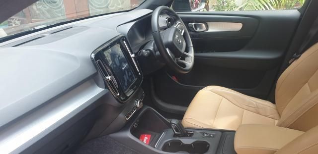 Used Volvo XC40 D4 Momentum 2018