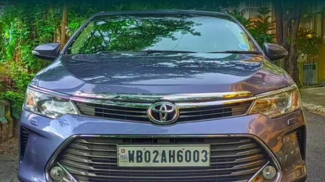 Used Toyota Camry 2.5 AT 2015