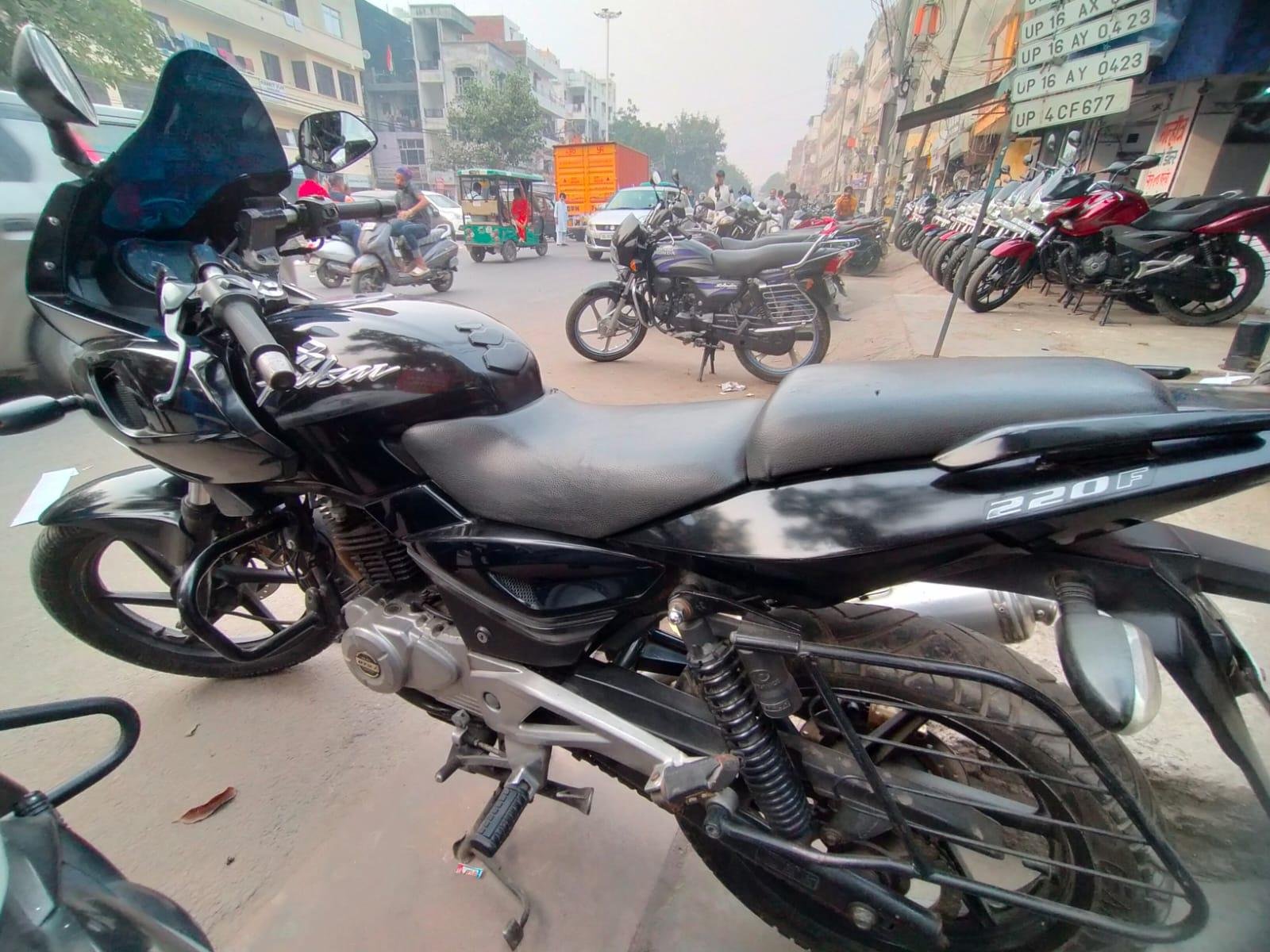 Used Bajaj Pulsar 220F 2012
