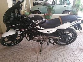 Bajaj Pulsar 220cc 2015