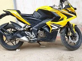 Bajaj Pulsar RS200 2015