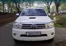 Toyota Fortuner 2.8 4x4 MT 2011