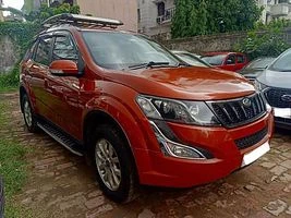 Mahindra XUV500 W10 2015