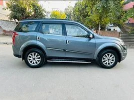 Mahindra XUV500 W8 AT 2016