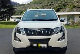 Mahindra XUV500 W10 2015