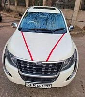 Mahindra XUV500 W10 2015