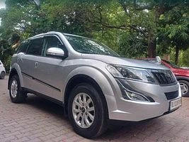 Mahindra XUV500 W10 2018