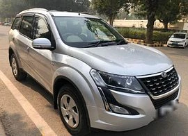 Mahindra XUV500 W4 2015