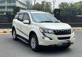 Mahindra XUV500 W10 2015