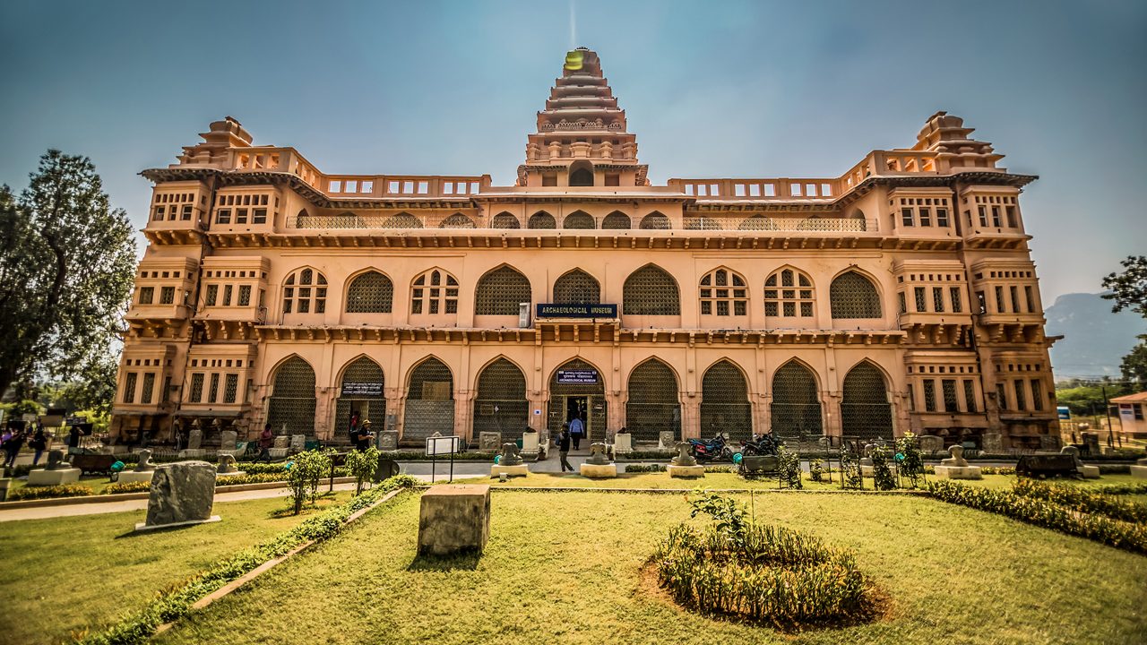 Chandragiri Fort (16 km | Approx. 25 mins)