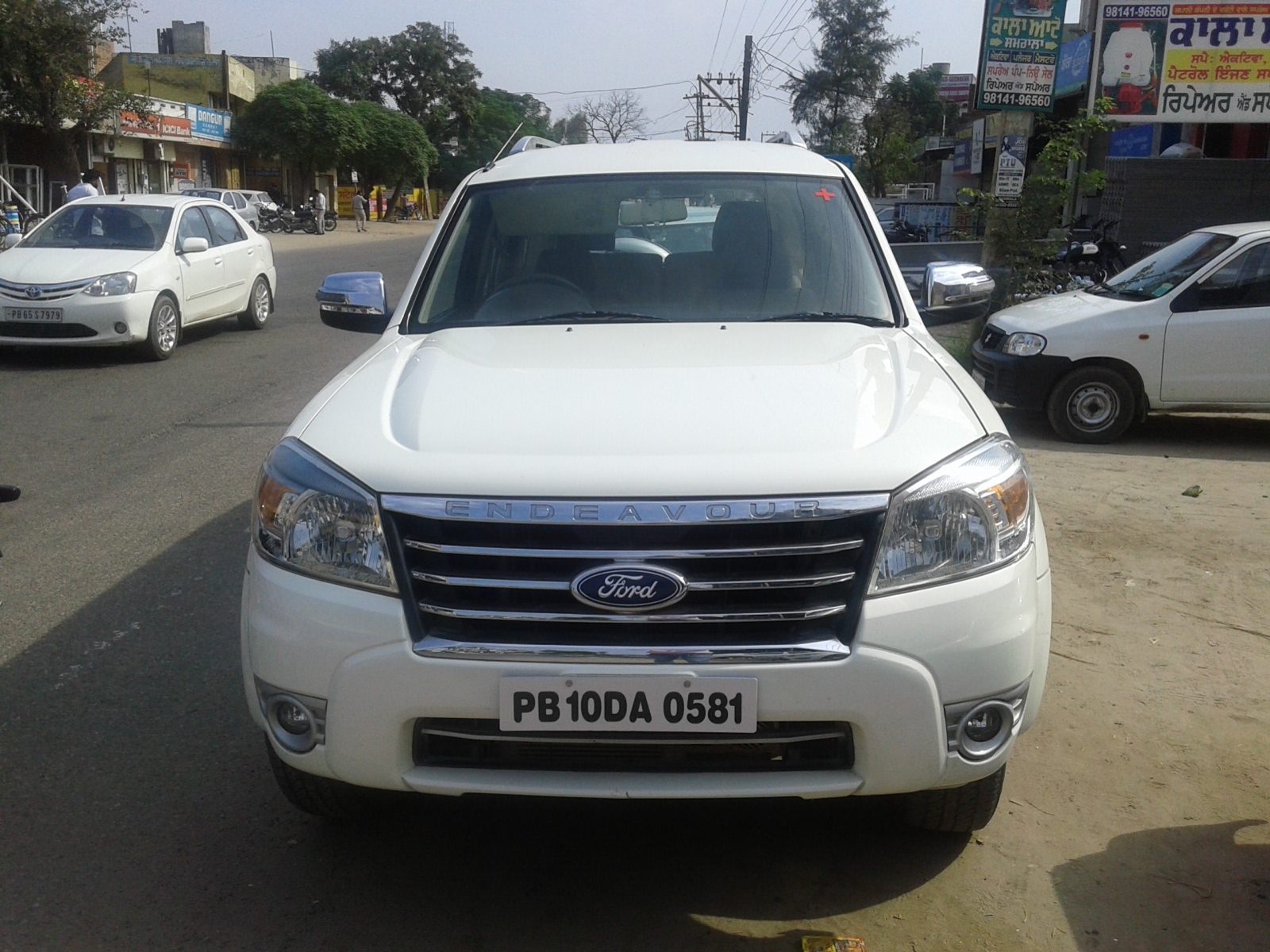 Ford Endeavour 2.5L 4x2 2010