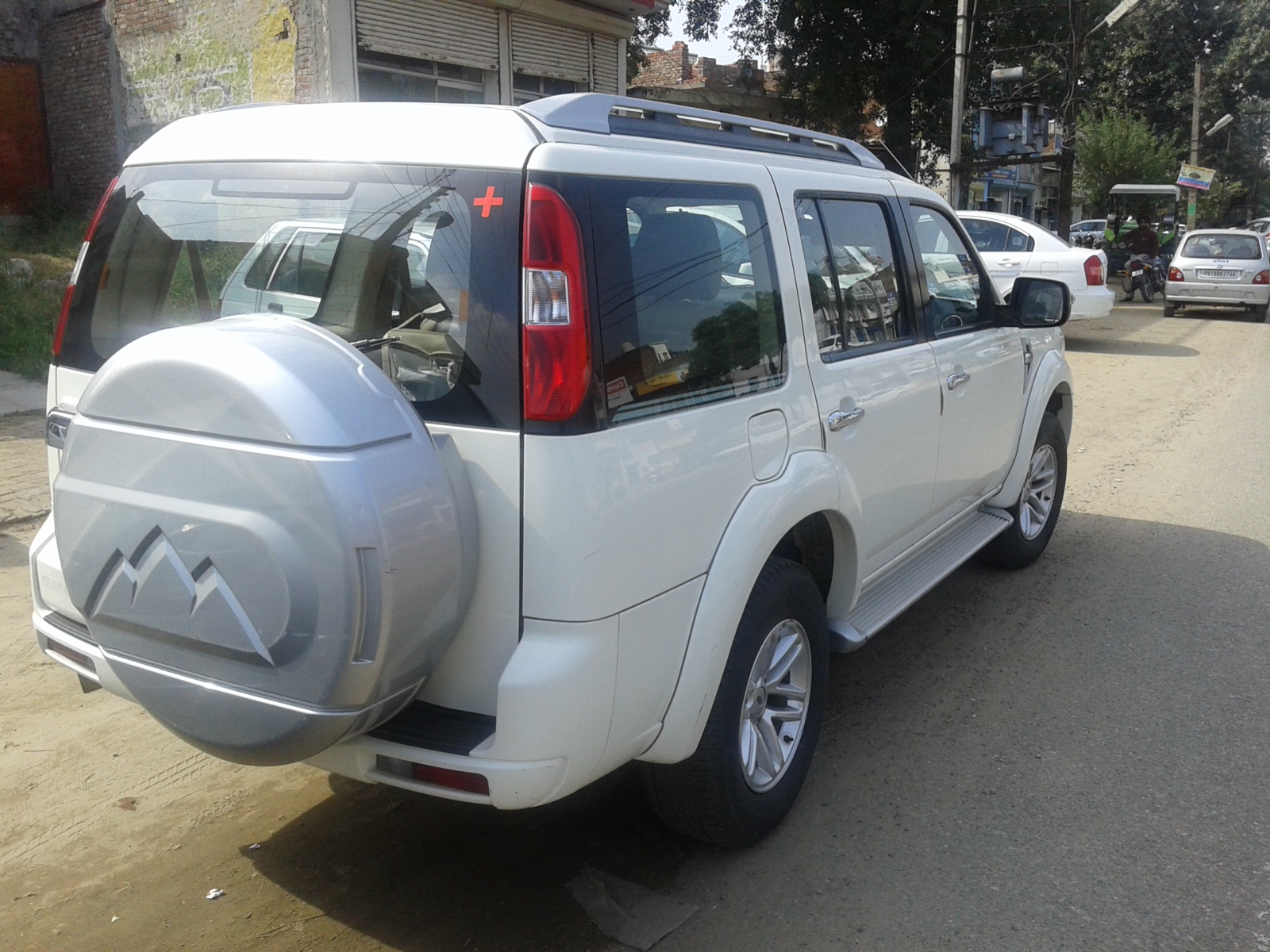 Ford Endeavour 2.5L 4x2 2010