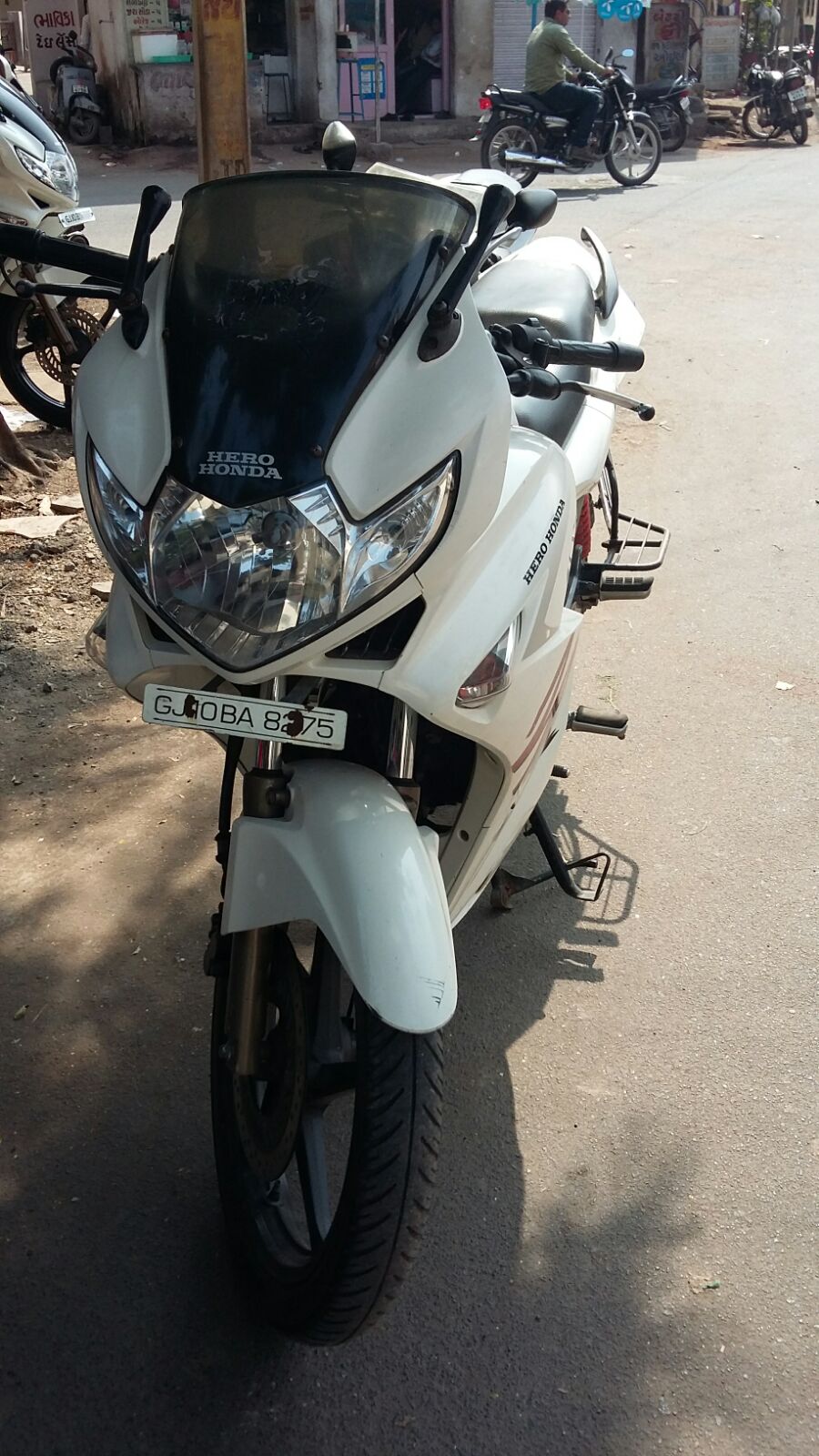 karizma zmr 223cc bike price