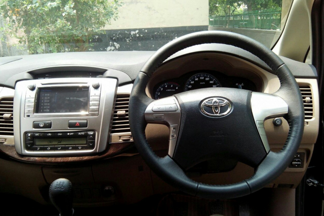 Toyota Innova 2.5 VX 2015