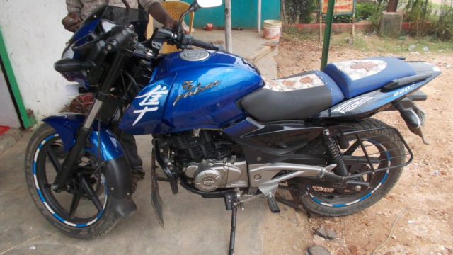 Bajaj Pulsar 220cc 2014