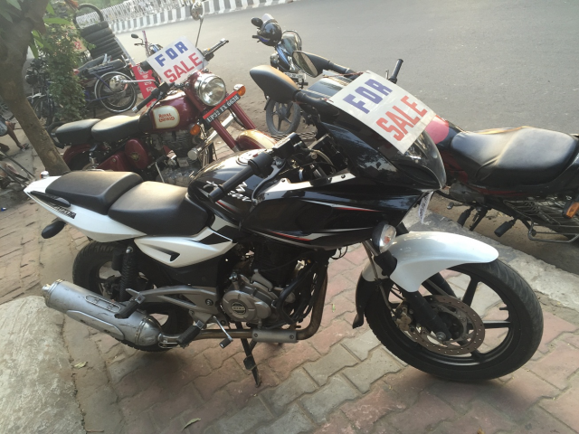 Bajaj Pulsar 220cc 2014
