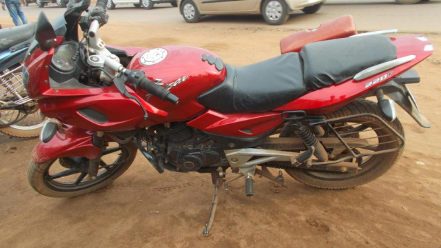 Bajaj Pulsar 220cc 2013