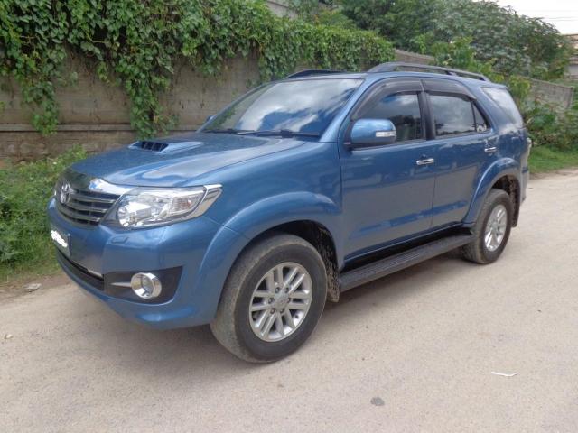 Toyota Fortuner 3.0 4X4 MT 2012
