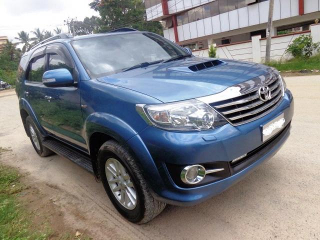 Toyota Fortuner 3.0 4X4 MT 2012