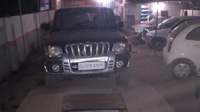 Mahindra Scorpio VLX 2002