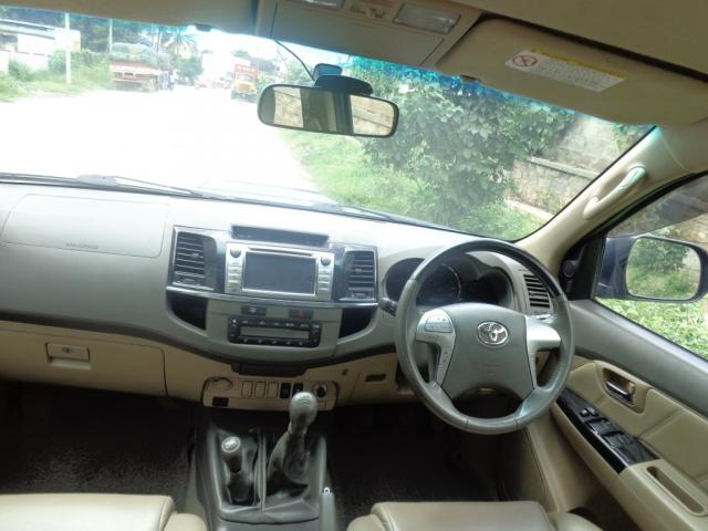 Toyota Fortuner 3.0 4X4 MT 2012