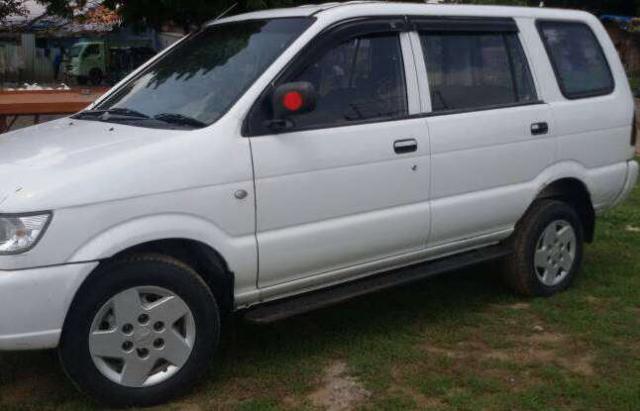 Chevrolet Tavera NEO LS B3 10 STR BS III 2011