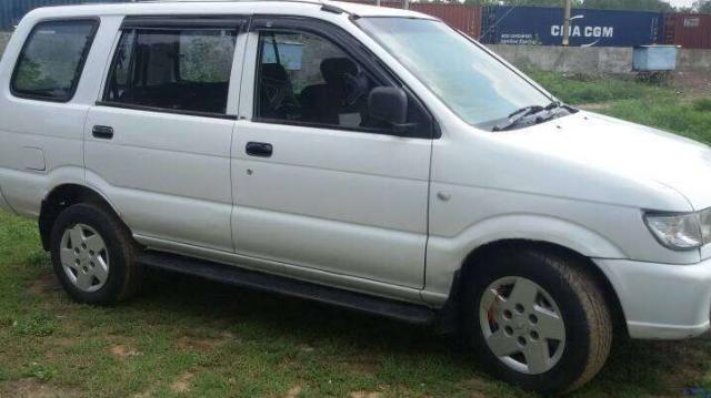 Chevrolet Tavera NEO LS B3 10 STR BS III 2011