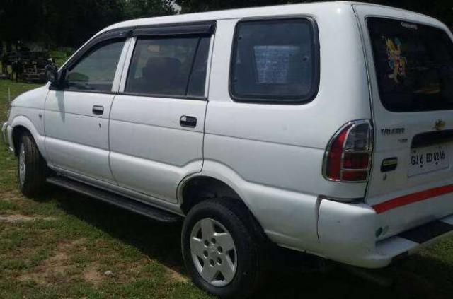 Chevrolet Tavera NEO LS B3 10 STR BS III 2011