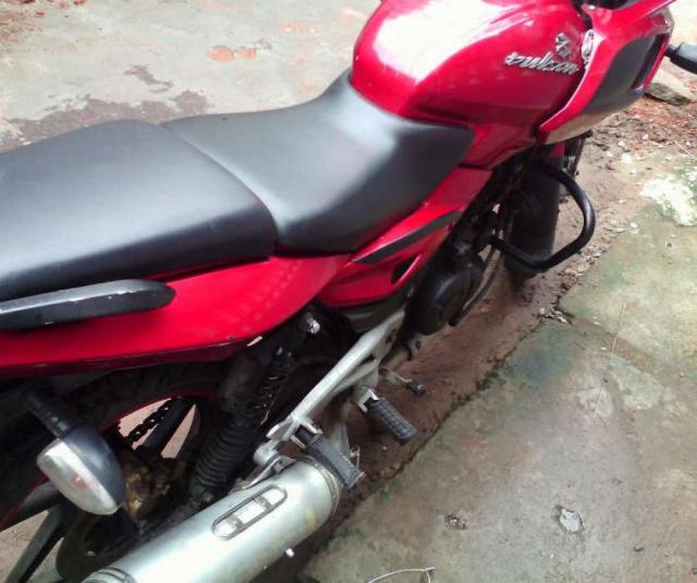 Bajaj Pulsar 220cc 2011