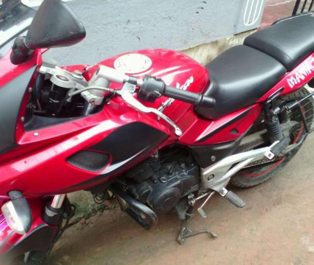 Bajaj Pulsar 220cc 2011