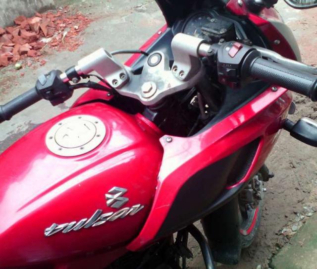Bajaj Pulsar 220cc 2011