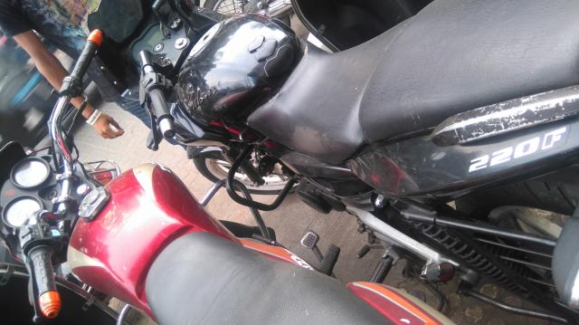 Bajaj Pulsar 220cc 2010