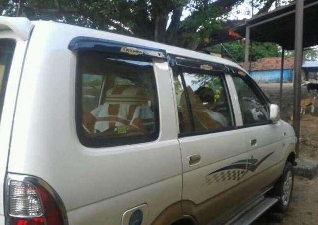 Chevrolet Tavera NEO LT L 9 STR BS III 2009