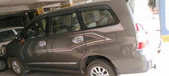 Toyota Innova 2.5 ZX 7 STR BS III 2014