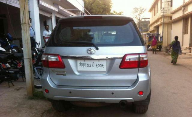 Toyota Fortuner 4x2 MT 2010