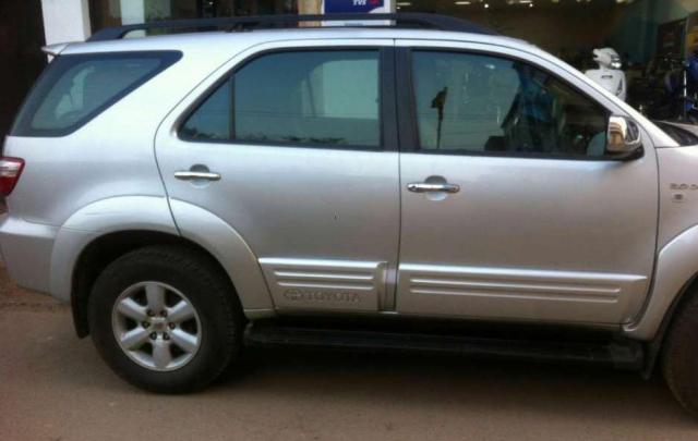 Toyota Fortuner 4x2 MT 2010