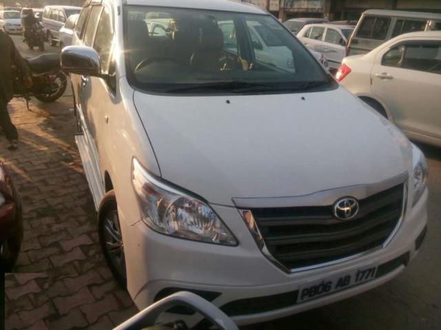 Toyota Innova 2.5 G 8 STR BS IV 2010