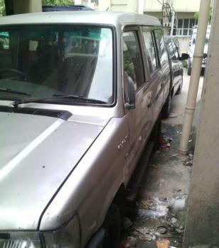 Toyota Qualis FS B4 2005