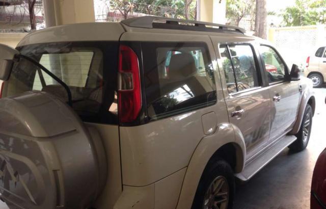 Ford Endeavour 2.5L 4x2 2012