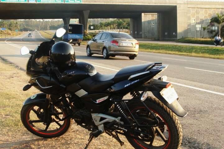 Bajaj Pulsar 220cc 2009