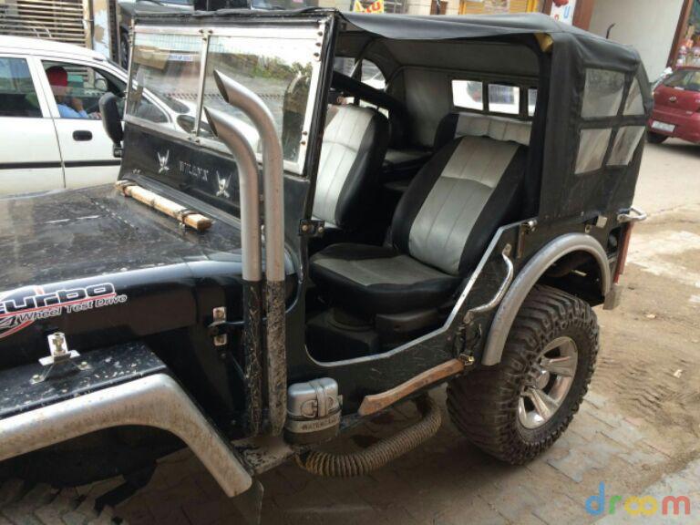 Mahindra Jeep Classic 1986