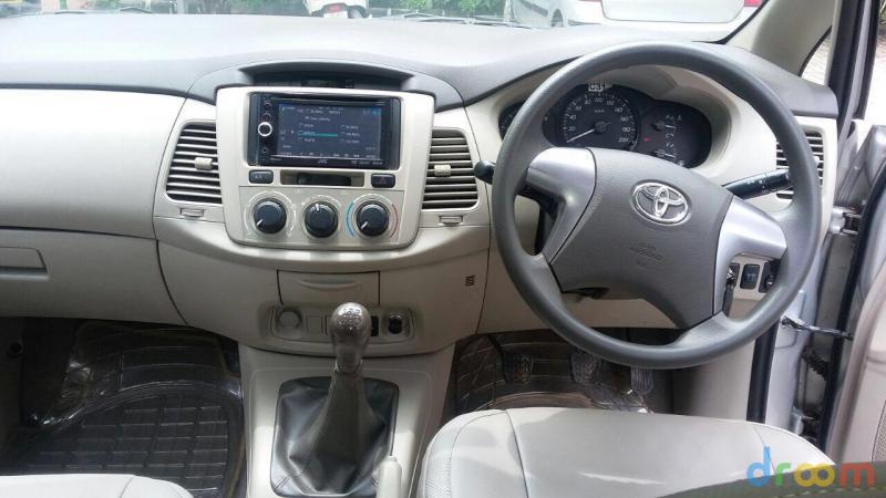 Toyota Innova 2.5 G 7 STR BS IV 2014