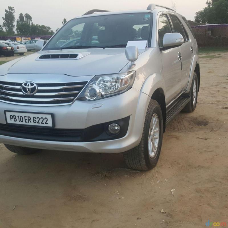 Toyota Fortuner 3.0 4x2 MT 2014