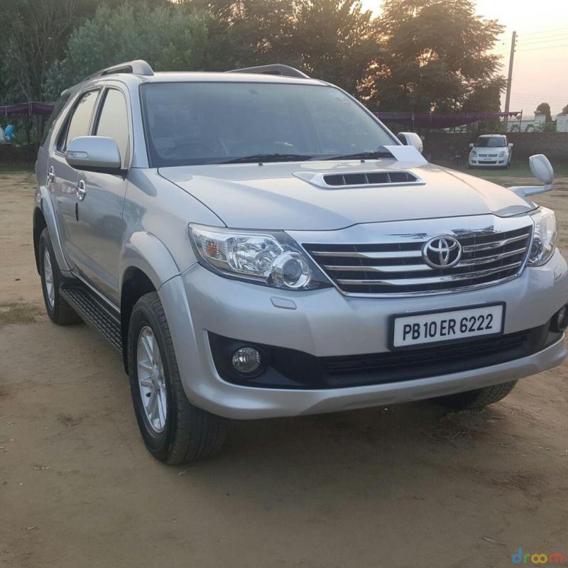 Toyota Fortuner 3.0 4x2 MT 2014