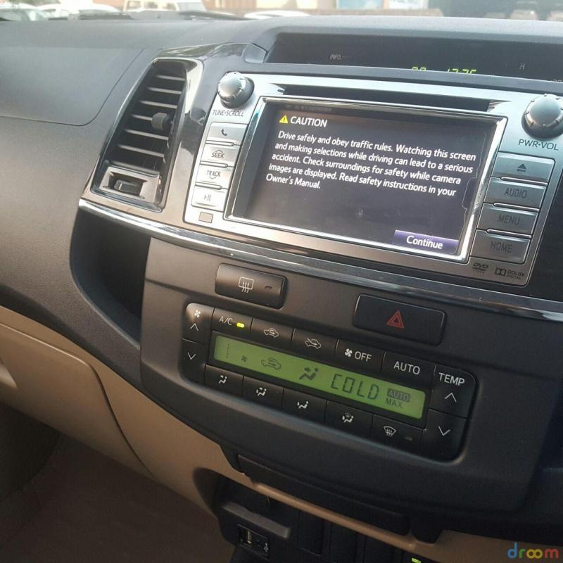 Toyota Fortuner 3.0 4x2 MT 2014